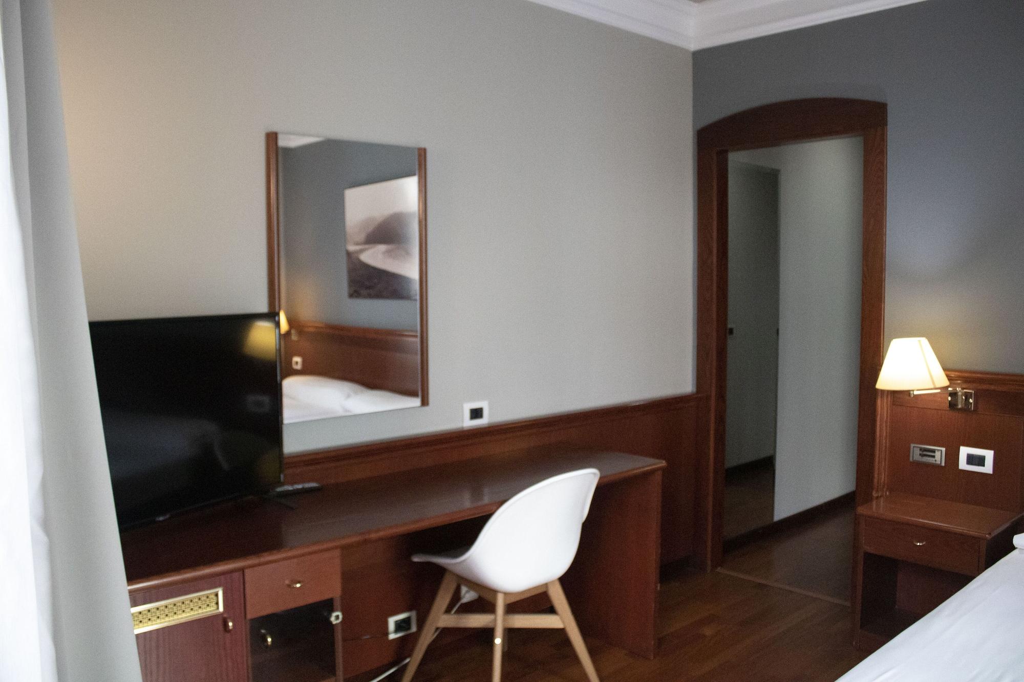 Hotel Alda El Suizo Феррол Экстерьер фото